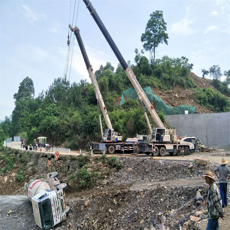深州汽车掉沟里叫吊车救援要多少钱